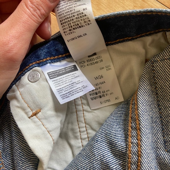 Levis shorts mid thigh - Picture 3 of 3